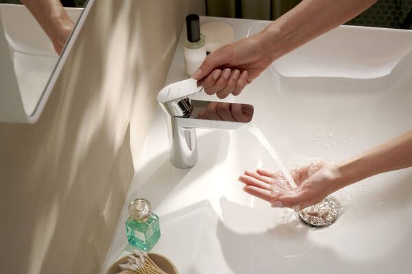 hansgrohe Neovis Q Waschtischarmatur 100 CoolStart mit Push-Open Ablaufgarnitur, chrom