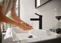 Vorschau: Hansgrohe Finoris Einhebel-Waschtischarmatur 110 mit Push-Open Ablaufgarnitur, mattschwarz 76023670