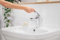 Vorschau: Grohe QuickFix Swift 2023 Einhand-Waschtischbatterie Push-Open mit Kindersicherung, S-Size, chrom