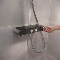 Vorschau: Duravit ShowerSystem Duschsystem mit höhenverstellbarer Regendusche, Thermostat, Ablage, chrom/schw
