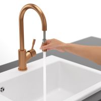 Vorschau: Villeroy&Boch Umbrella Flex Küchenarmatur aus Edelstahl, Ausziehbrause, bronze 92540004