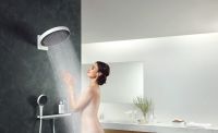 Vorschau: Hansgrohe Rainfinity Wandanschluss mit Brausehalter Porter 500 links und Duschablage