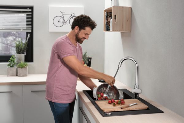 Hansgrohe Focus M42 Einhebel-Küchenmischer 220 mit Ausziehbrause und sBox