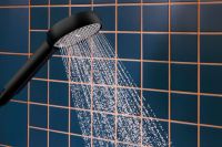 Vorschau: hansgrohe Activera Select S Duschset 95 2jet EcoSmart+ mit Duschstange 65cm, schwarz matt