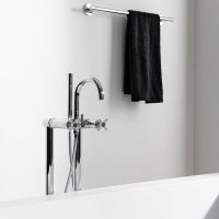 Vorschau: Steinberg Serie 250 freistehende Wannen-Armatur mit Handbrause