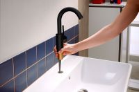 Vorschau: hansgrohe Zesis S Waschtischarmatur 210, Schwenkauslauf, Zugstangen-Ablaufgarnitur, schwarz matt