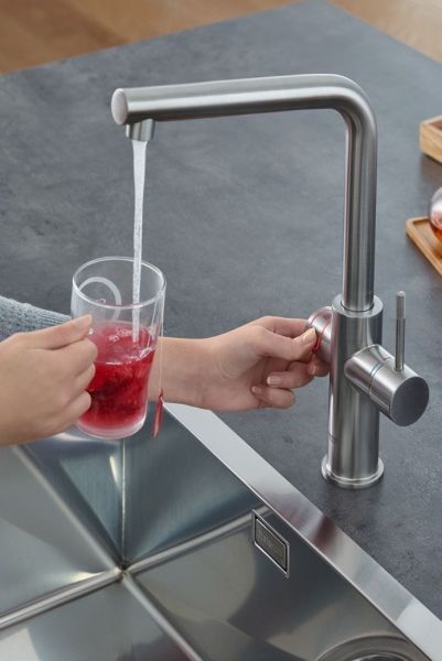 Grohe Red Duo Einhand-Spültischbatterie, L-Auslauf, Armatur und Boiler Größe M, supersteel