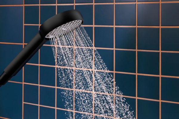 hansgrohe Activera Select S Duschset 95 2jet EcoSmart mit Duschstange Varia 72cm, schwarz matt