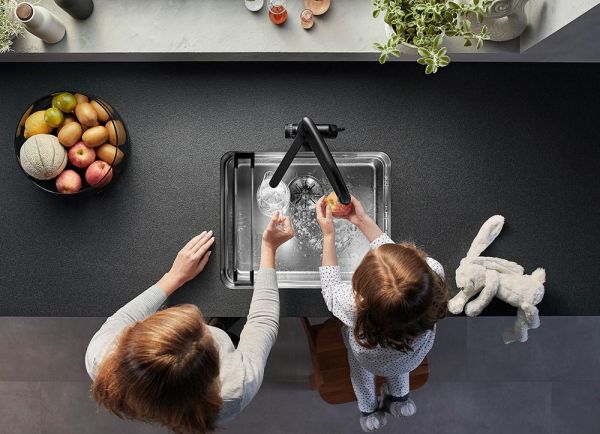 Blanco EVOL-S Pro Semi-Profi-Küchenarmatur 3in1 mit Filtersystem, Click & Touch Bedienung, schwarz matt 526636