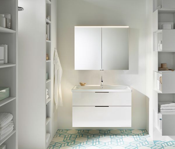 Burgbad Eqio Badmöbel-Set 103cm, Spiegelschrank, Keramik-Waschtisch und WT-Unterschrank, weiß hochglanz, Griff schwarz matt SFAN103F2009C0001G0200 1