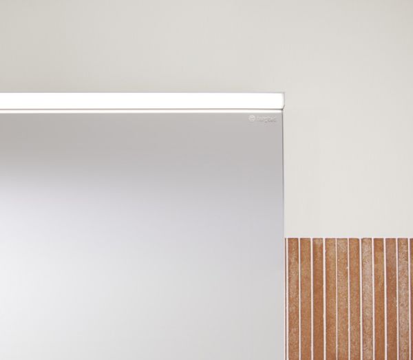 Burgbad Eqio Leuchtspiegel mit horizontaler LED-Aufsatzleuchte 80x63,5cm