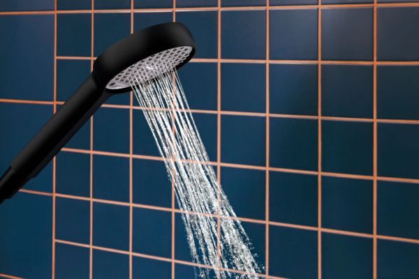 hansgrohe Activera Select S Duschset 95 2jet EcoSmart+ mit Duschstange 65cm, schwarz matt