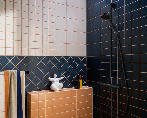 hansgrohe Activera Select S Duschset 95 2jet EcoSmart mit Duschstange 90cm, schwarz matt