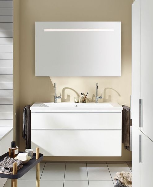 Burgbad Eqio Keramik-Waschtisch 123cm mit Unterschrank & LED-Beleuchtung, weiß glanz Griffleiste chrom SEZB123F2009C0001G0251