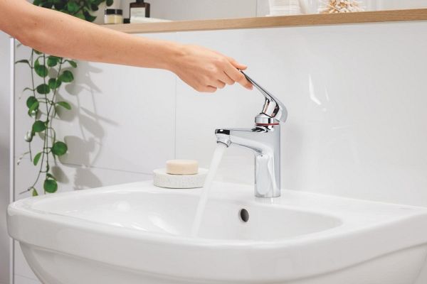 Grohe QuickFix Swift 2023 Einhand-Waschtischbatterie Push-Open mit Kindersicherung, S-Size, chrom