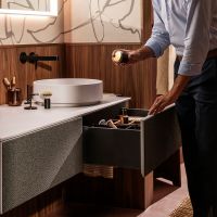 Vorschau: hansgrohe Xevolos E Unterschrank 137cm für Aufsatzwaschtisch rechts mit Konsole, 2 Schubkästen Vorschau: hansgrohe Xevolos E Unterschrank 137cm für Aufsatzwaschtisch rechts mit Konsole, 2 Schubkästen