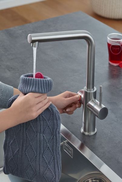 Grohe Red Duo Einhand-Spültischbatterie, L-Auslauf, Armatur und Boiler Größe M, supersteel