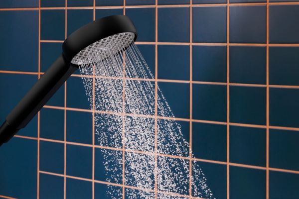 hansgrohe Activera S Duschsystem 240 1jet mit EcoSmart+ & Ecostat Fine Varia, schwarz matt