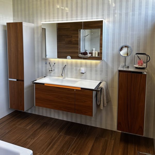 Burgbad Yso Halbhoher Schrank mit 1 Tür, nussbaum cognac - Ausstellungsstück